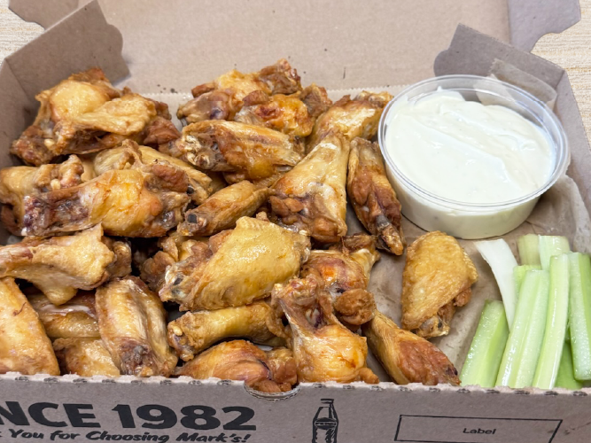 Box of Traditional Wings Plain image